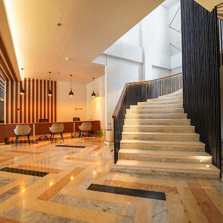 Rayz Umm Hotel Malang Exterior photo