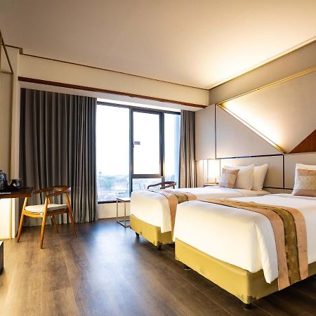 Rayz Umm Hotel Malang Exterior photo
