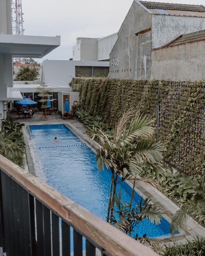 Rayz Umm Hotel Malang Exterior photo