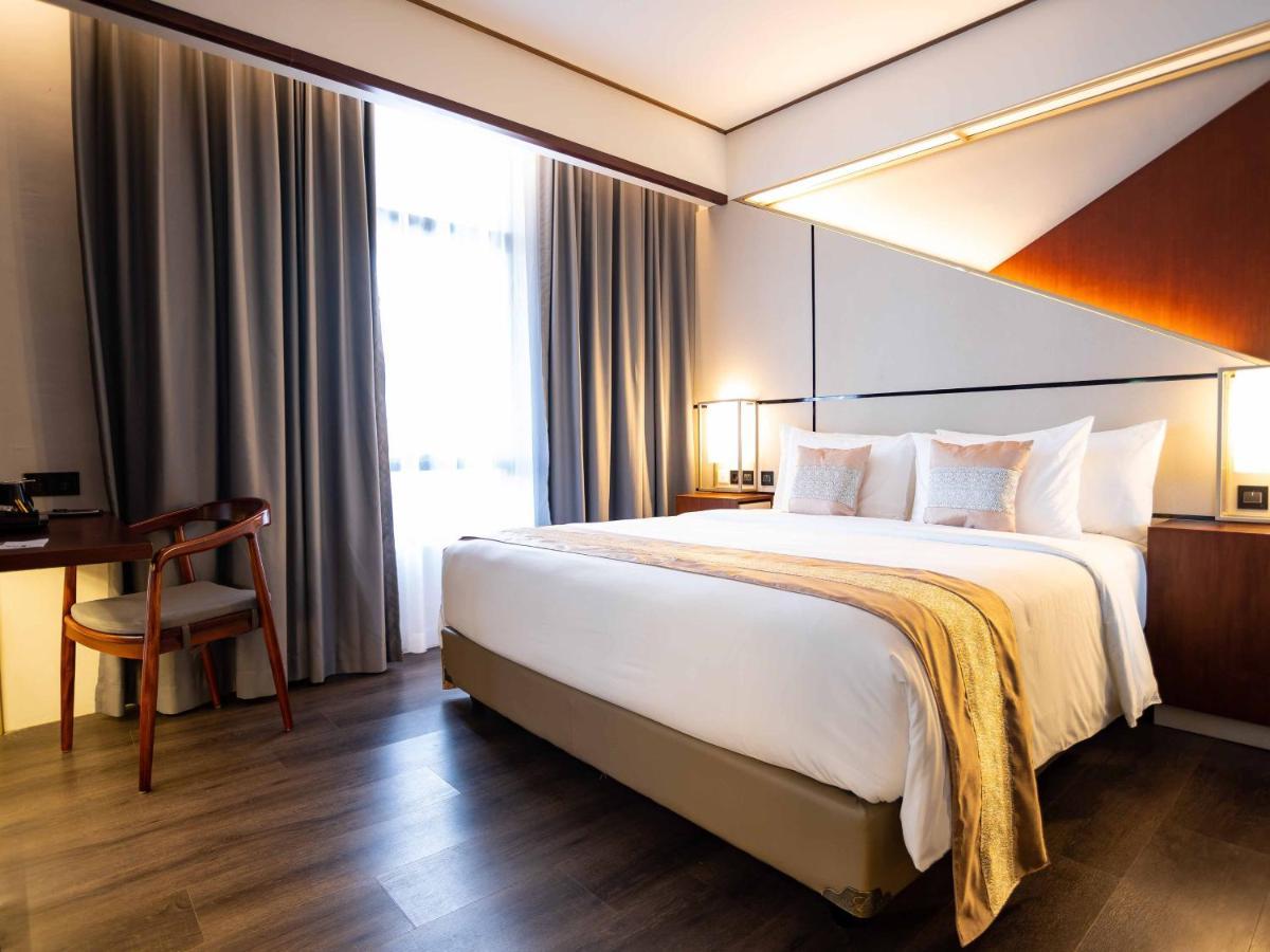 Rayz Umm Hotel Malang Exterior photo