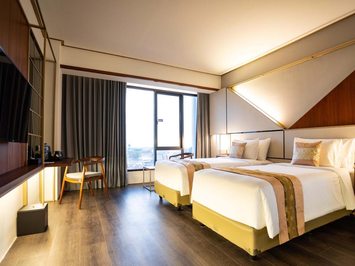 Rayz Umm Hotel Malang Exterior photo